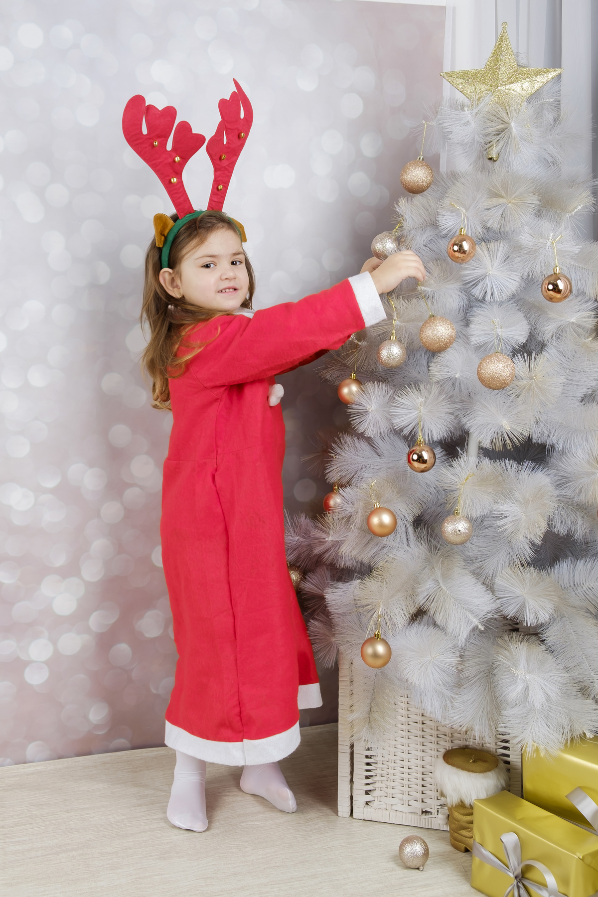 Margarida a fazer a árvore de natal