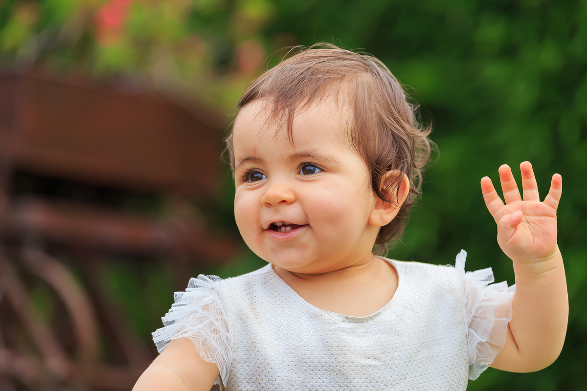 Valentina a explorar o jardim e a dizer adeus 