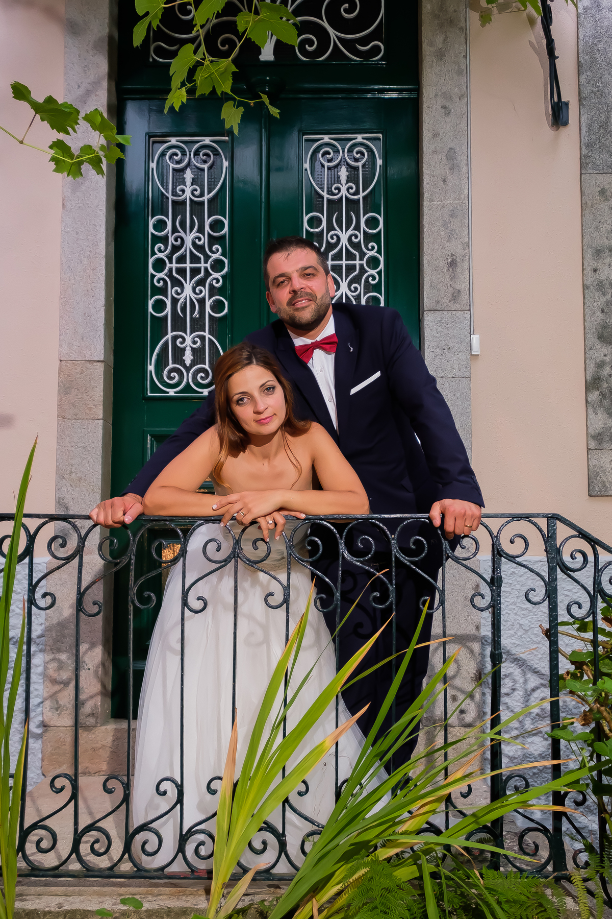 Casal em sessão fotográfica no casamento