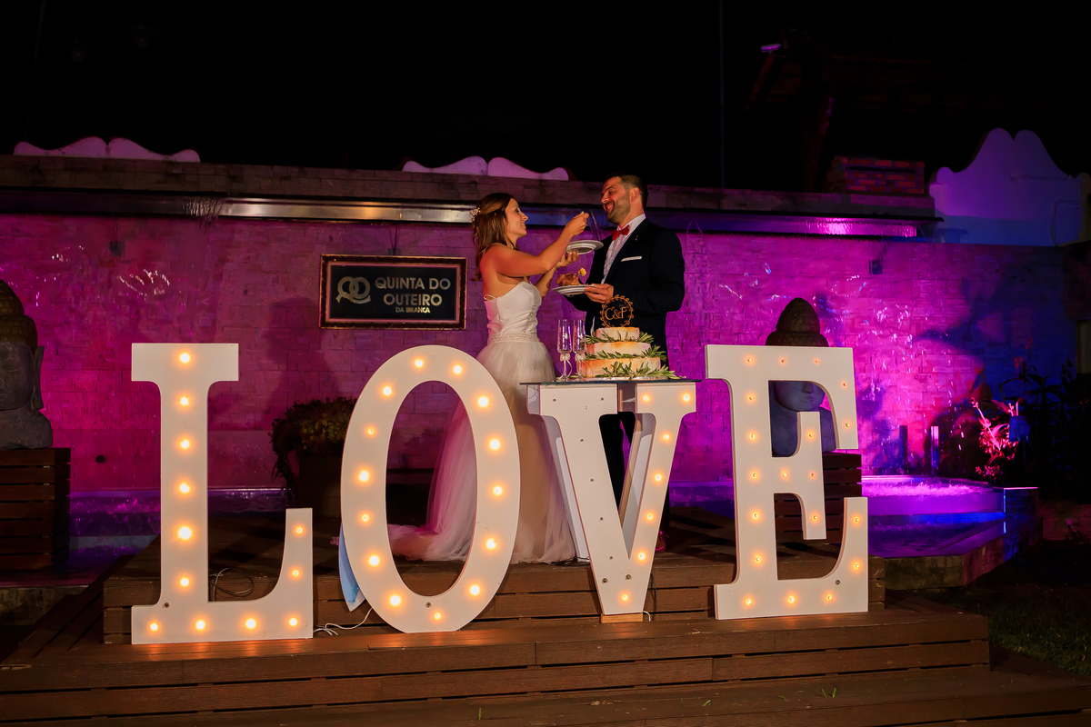 Corte do bolo dos noivos