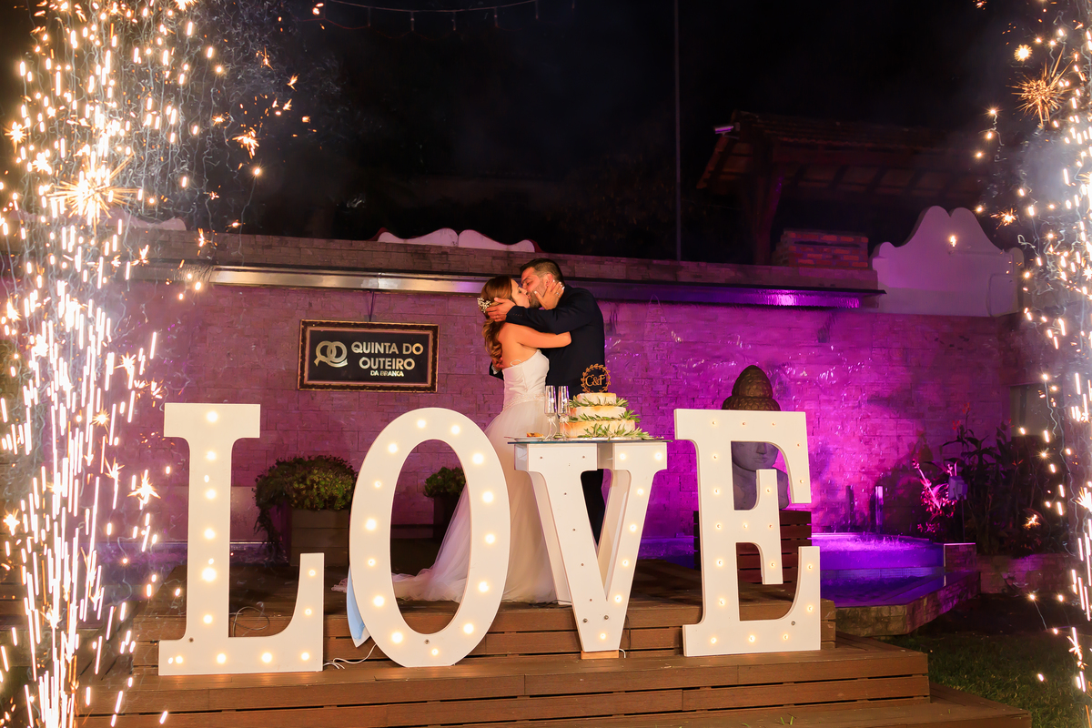 Corte de bolo com foguetes 