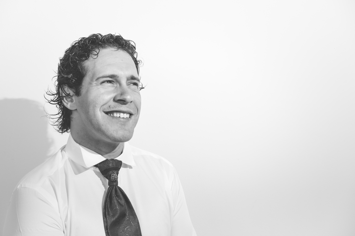 Noivo feliz por se casar