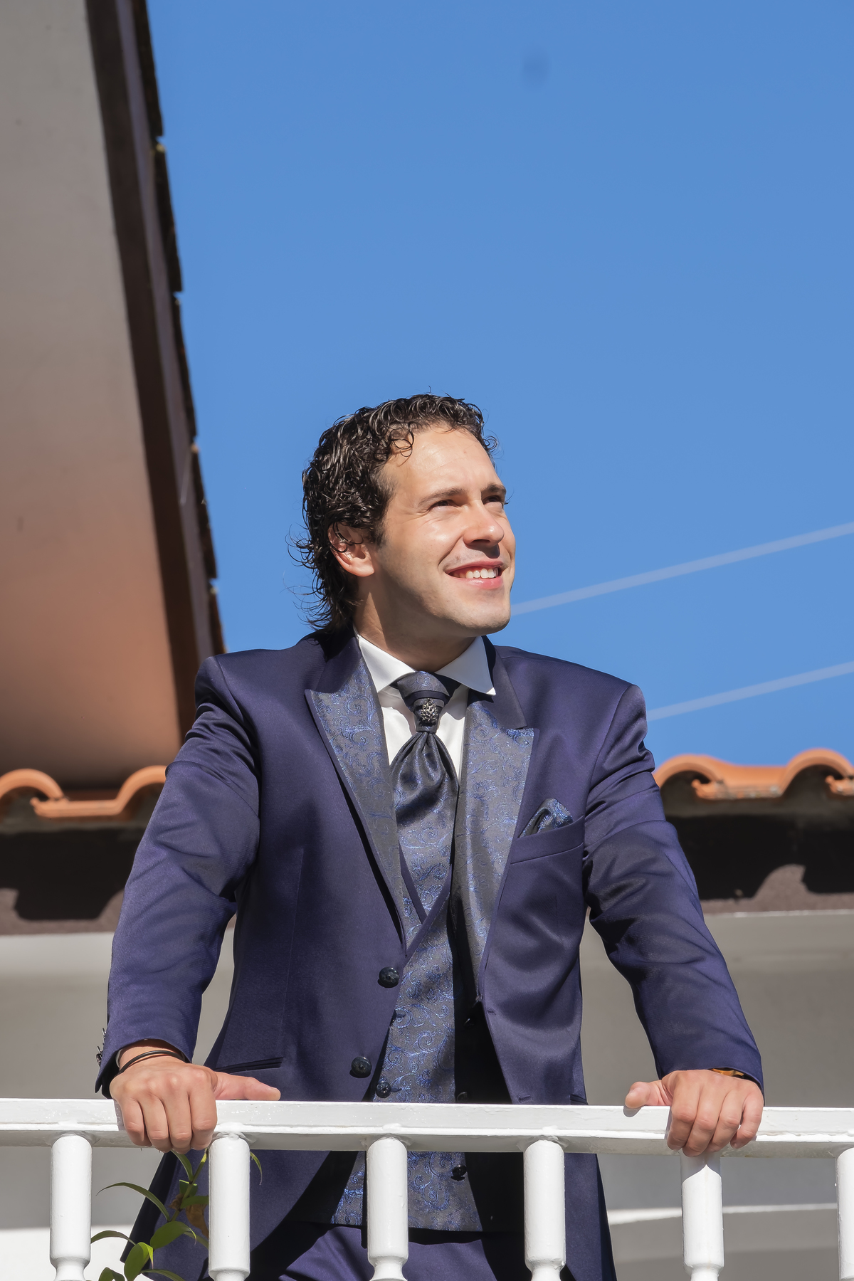 Noivo pronto para o seu dia de casamento