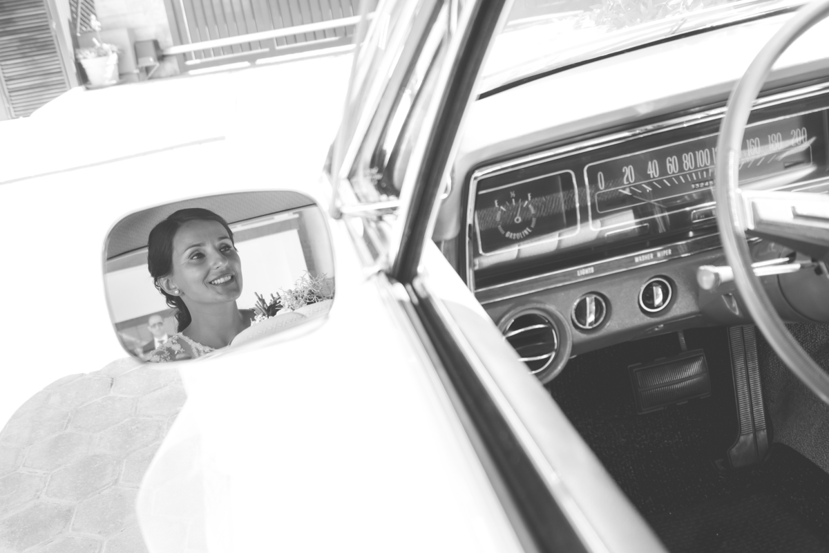 Noiva a caminha da igreja