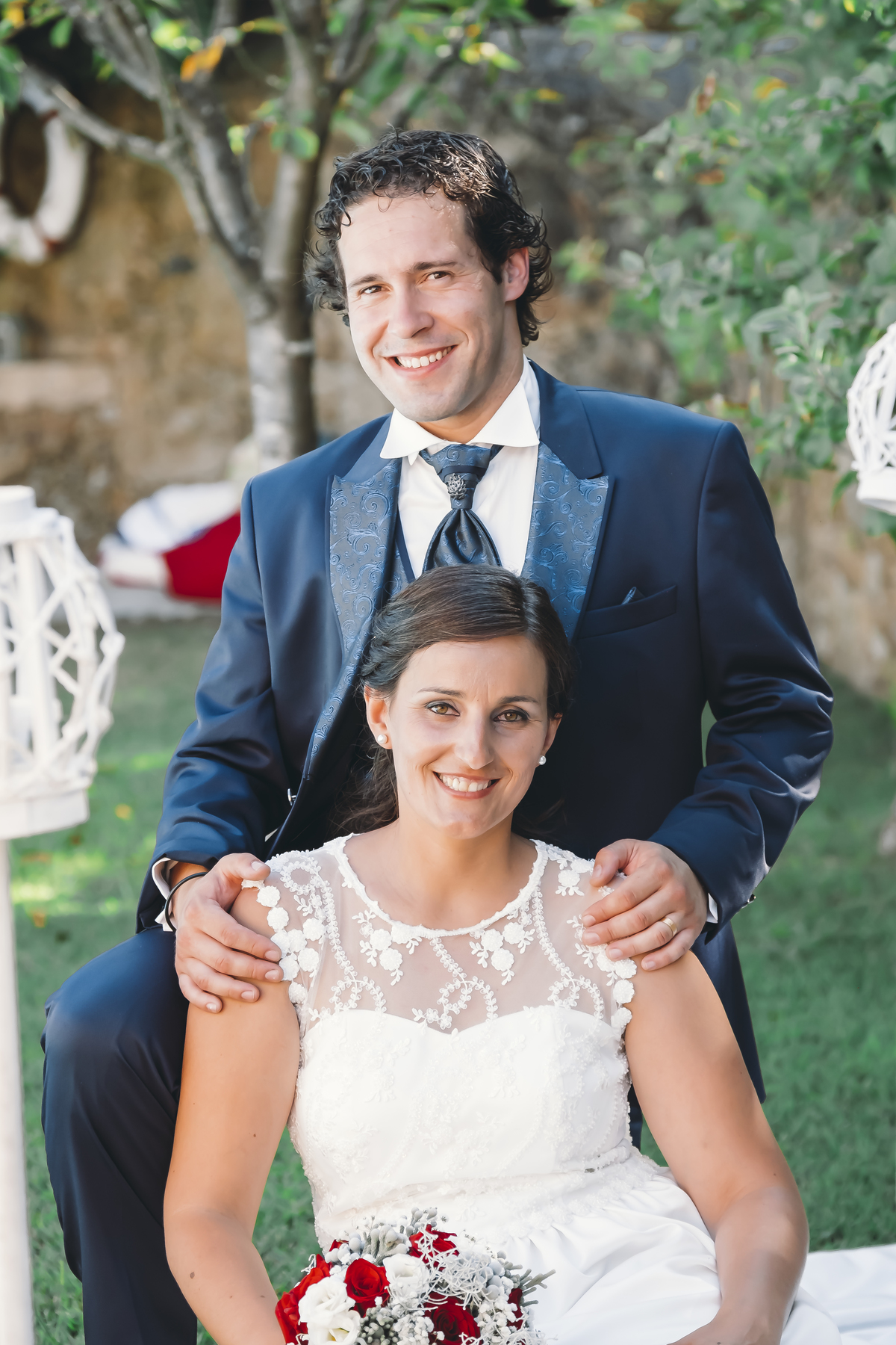 Casal no jardim na quinta