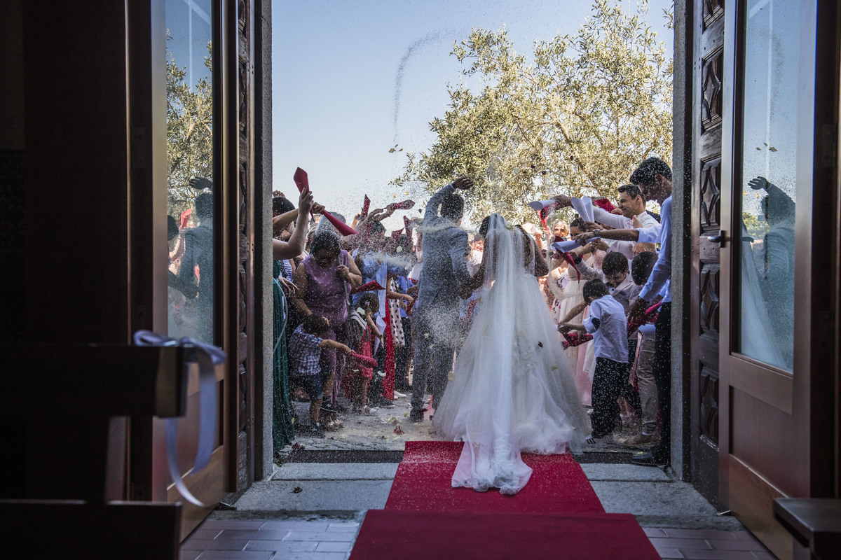 Casal com convidados