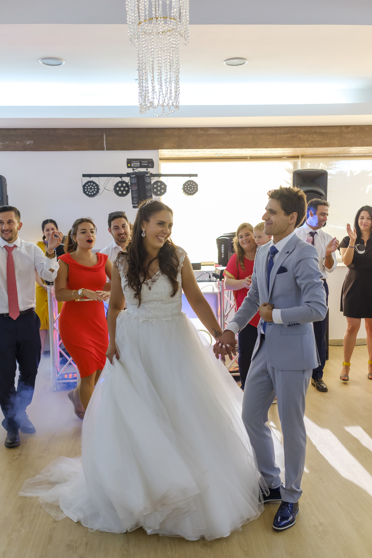 Casal a entrar no salão de festas