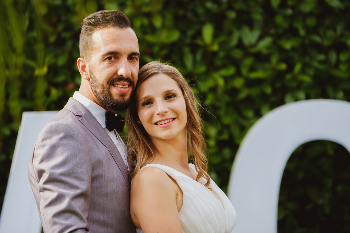 Lígia e Ricardo na sessão fotográfica no jardim da quinta