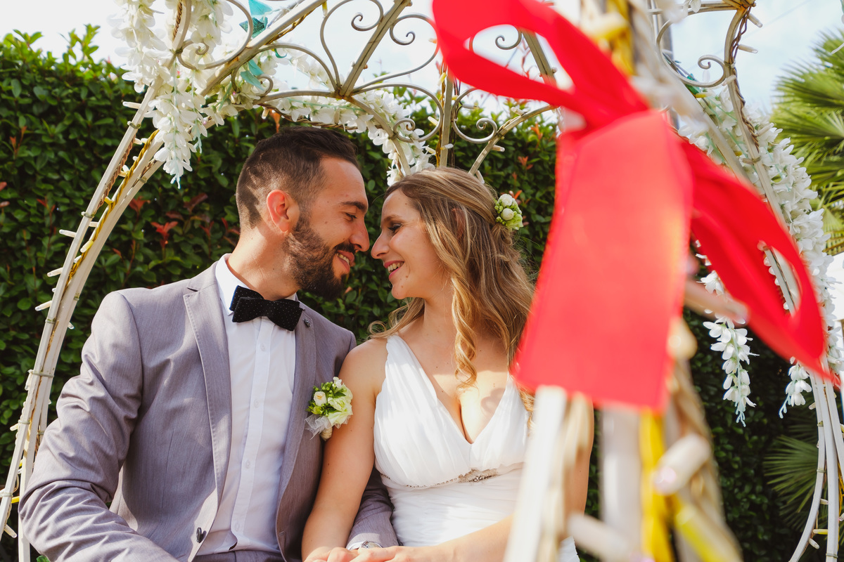 Lígia e Ricardo apaixonados no carro