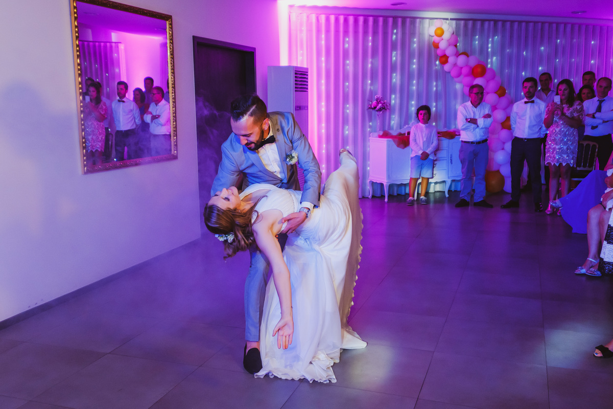 Lígia e Ricardo a dançarem na festa