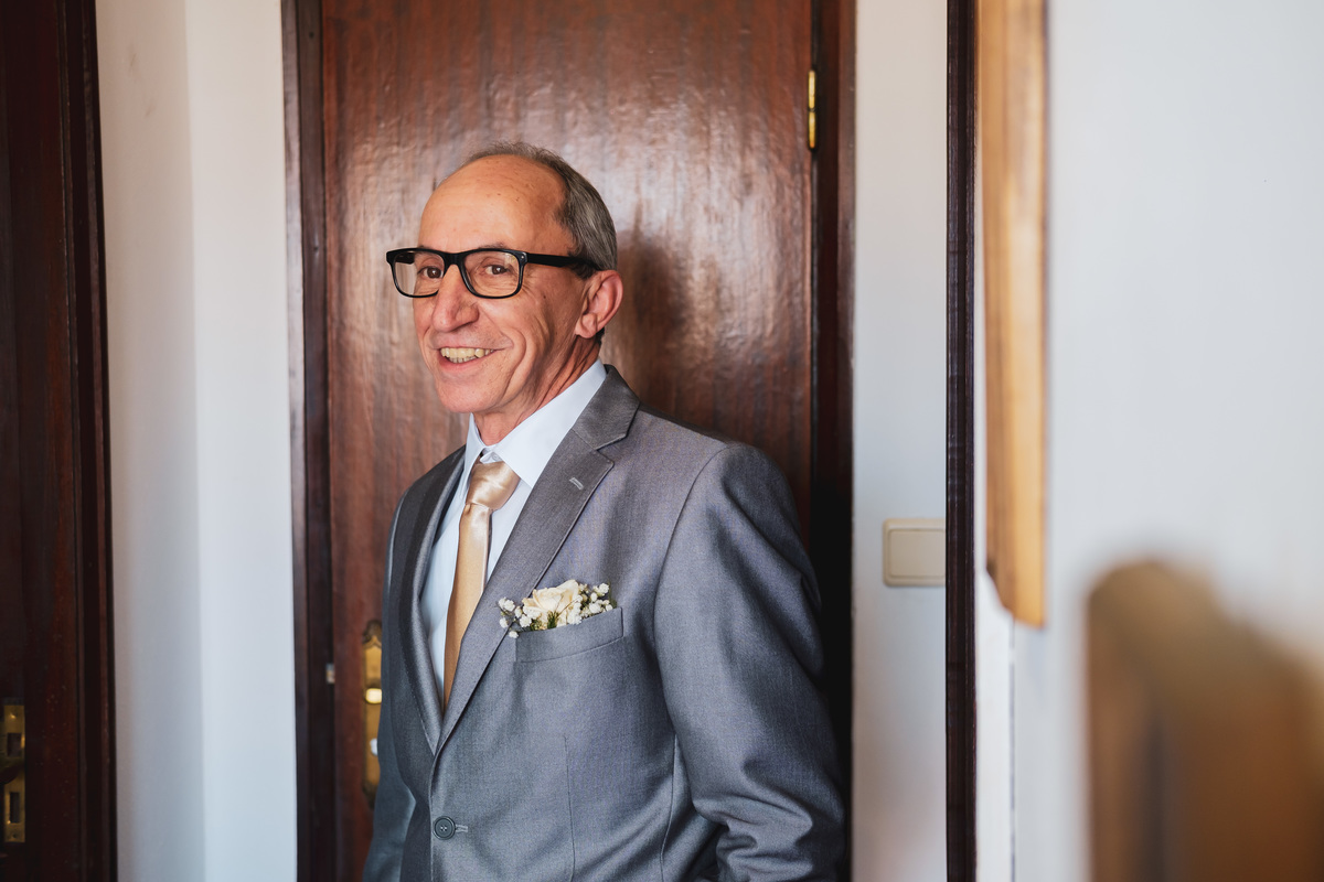 Marido Eugénio na sessão fotográfica em casa