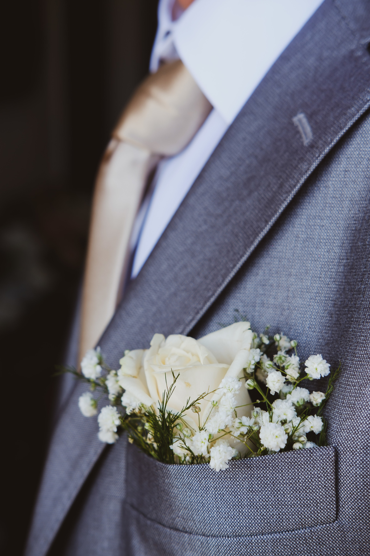 Marido Eugénio pormenor do casaco