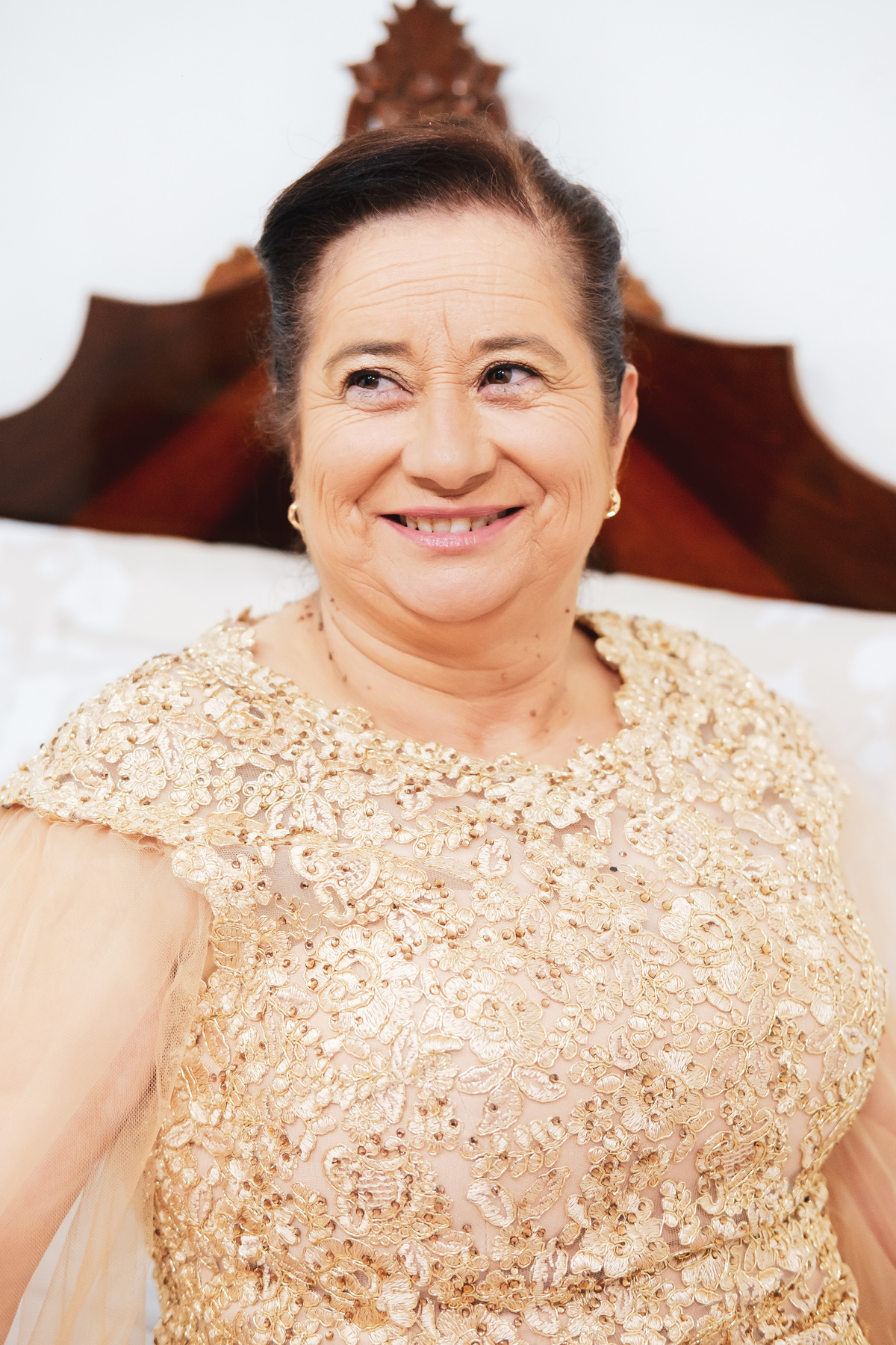 Mulher Rosa em preparação para o seu casamento