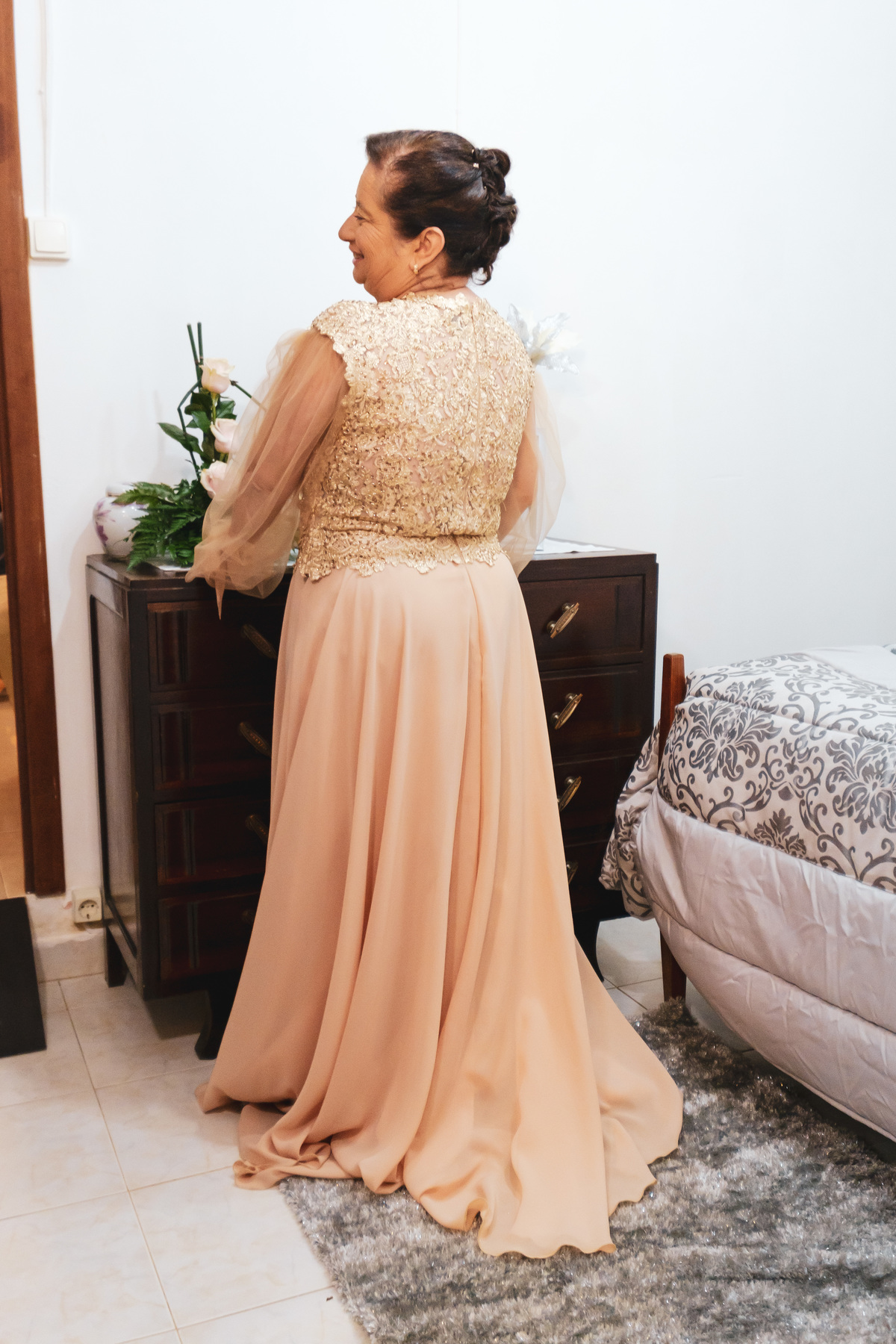 Mulher Rosa na sessão fotográfica em sua casa