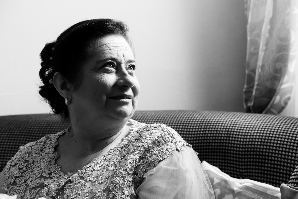 Mulher Rosa na fotografia a preto e branco