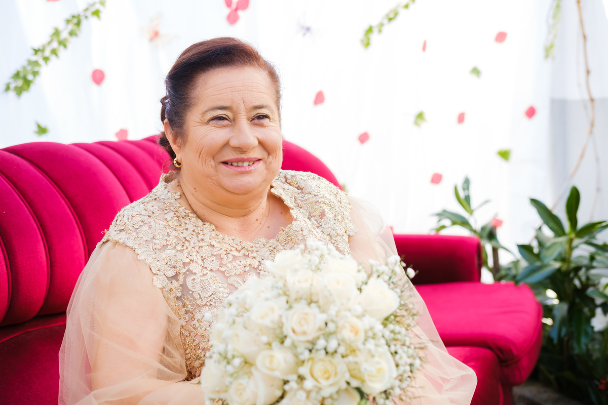 Mulher Rosa no jardim