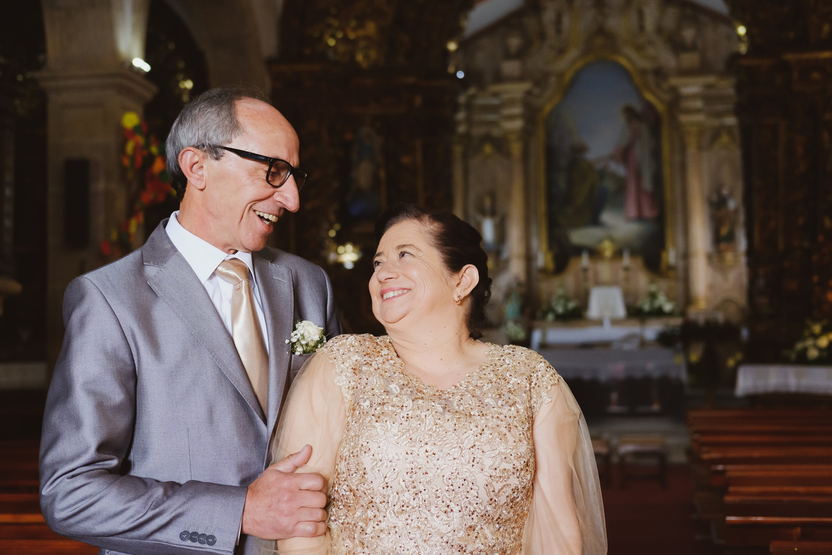 Saída da igreja de São Pedro de Castelões