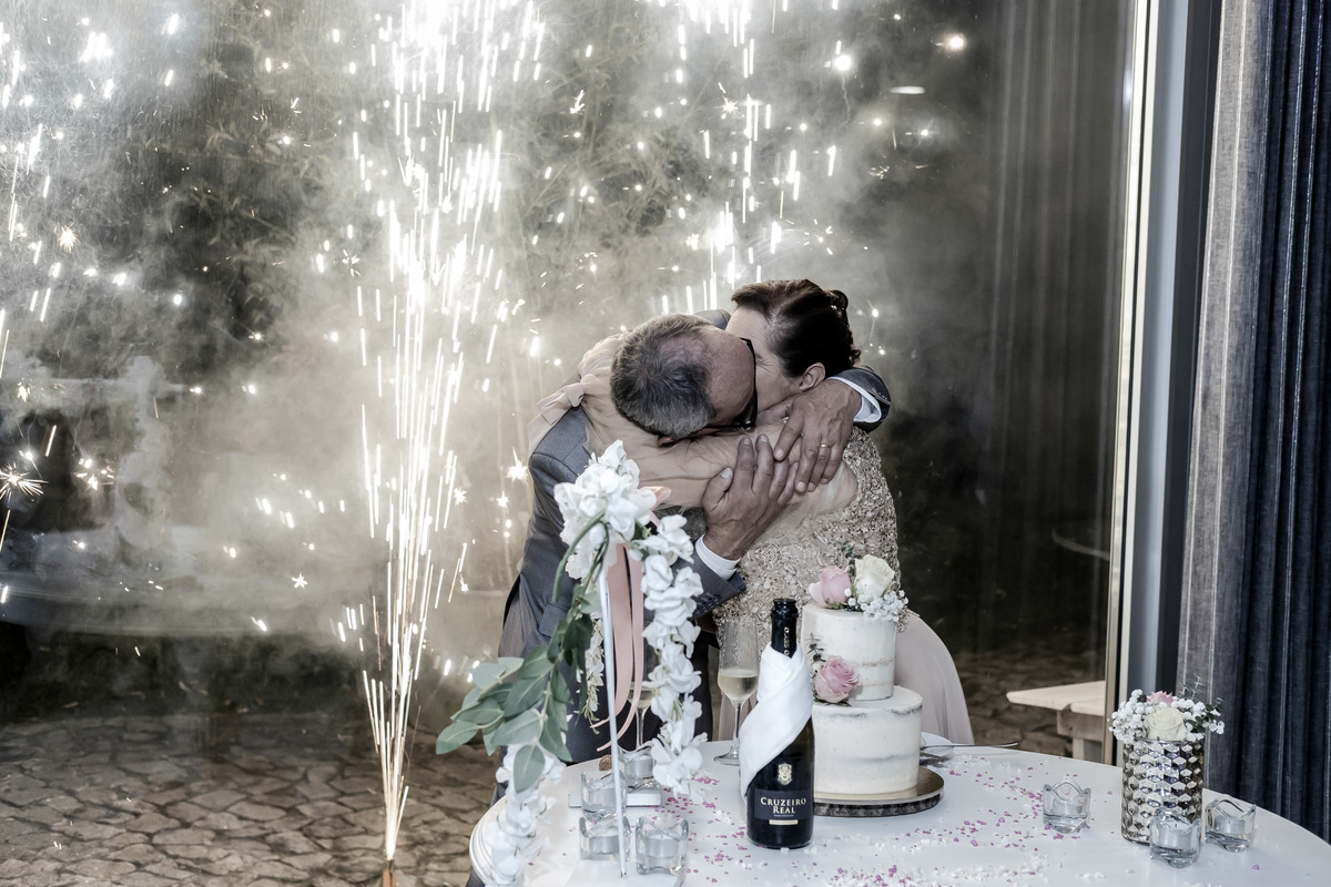 Beijo no corte do bolo