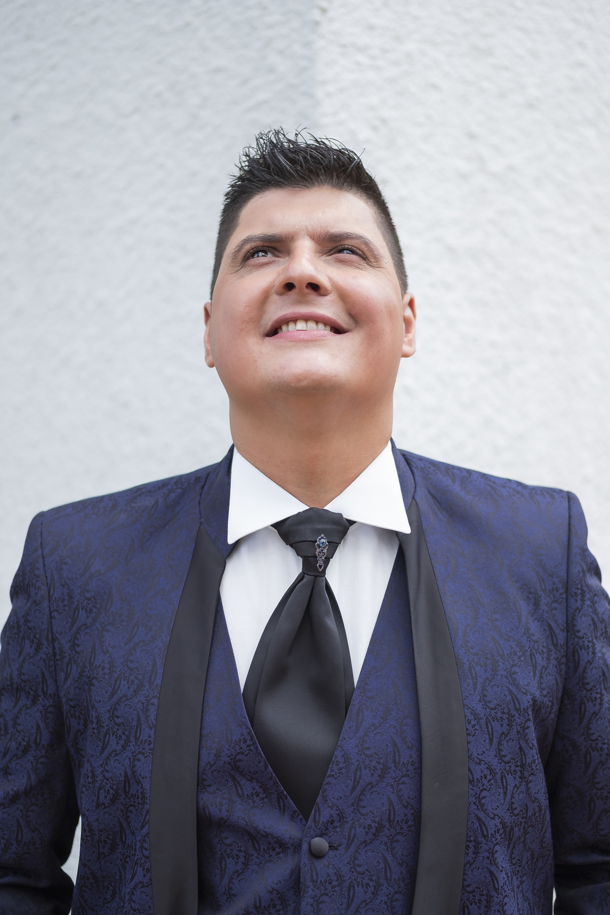 Noivo João pronto para se casar