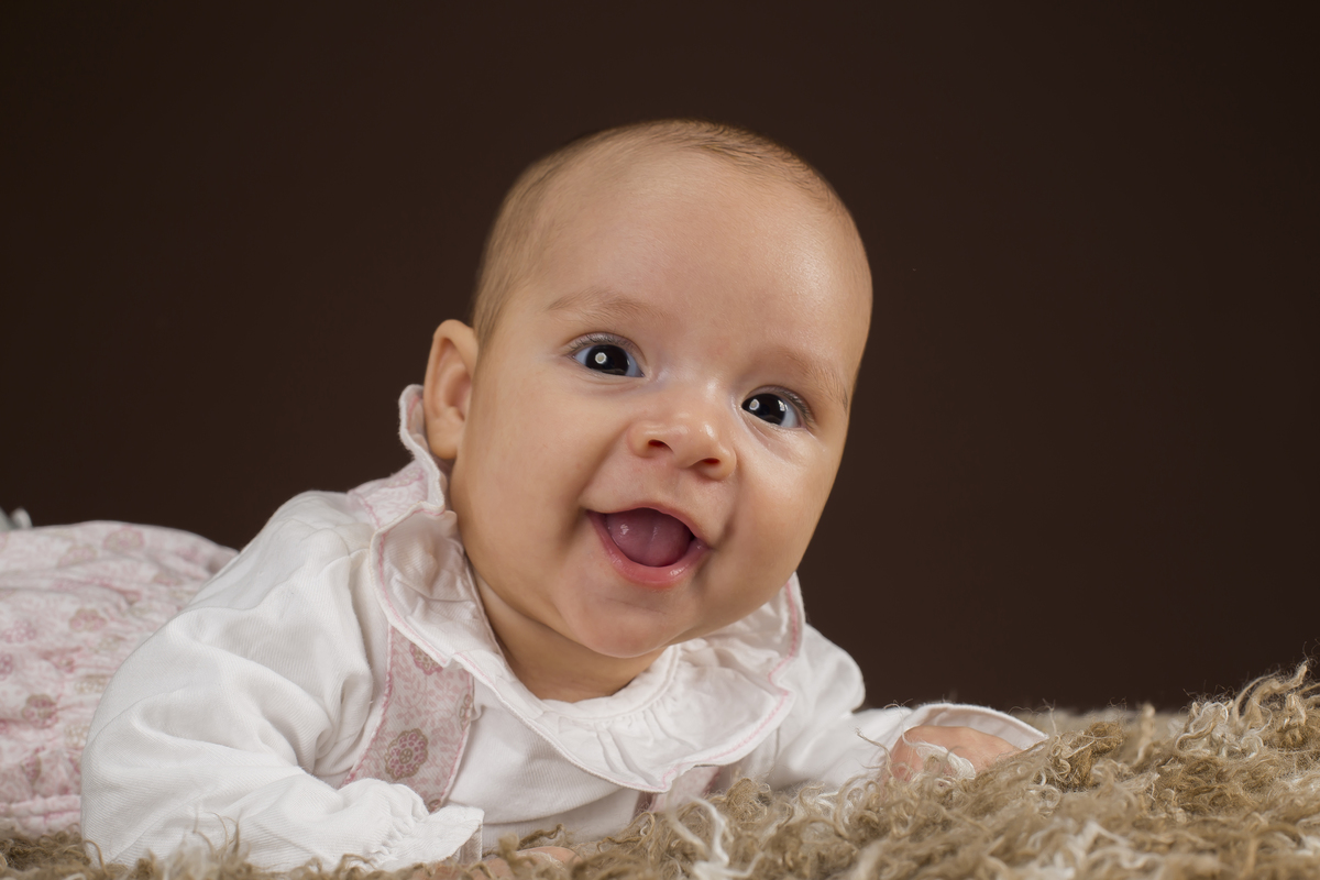 Terceiro mês na sessão fotográfica de estúdio