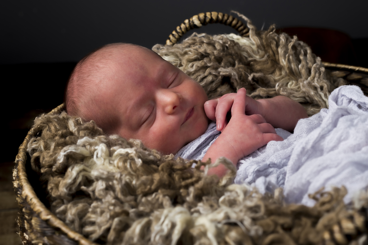 Sessão fotográfica de estúdio  a recém-nascido