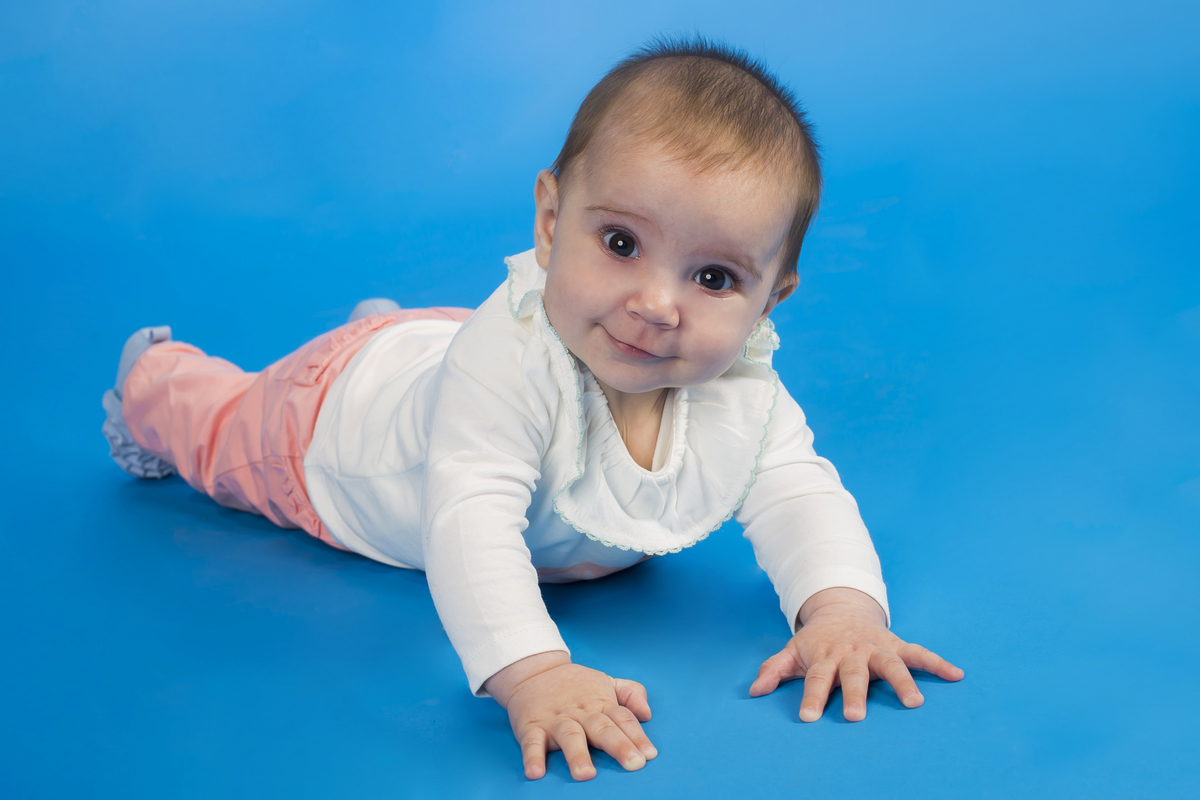 Bebé na sessão fotográfica da primavera 