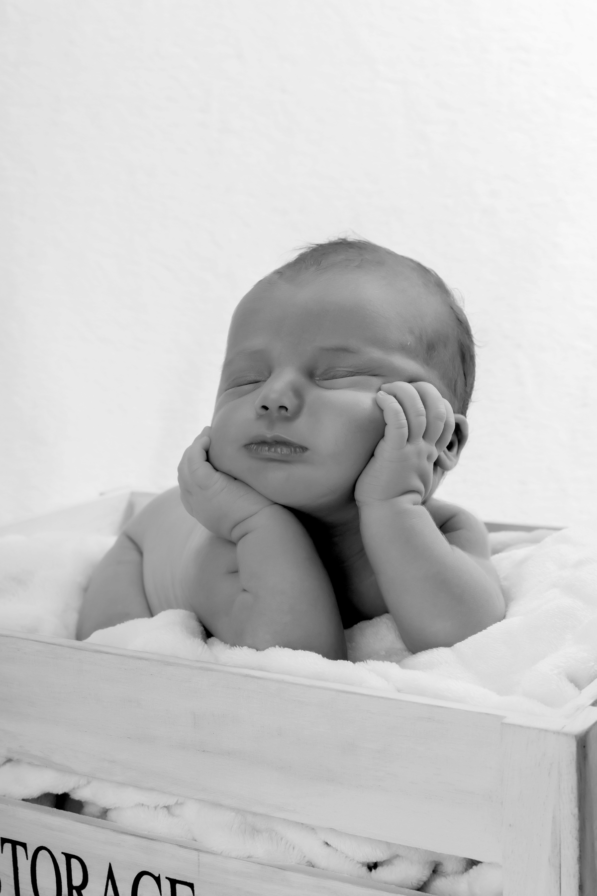 Menina na sessão fotográfica de estúdio