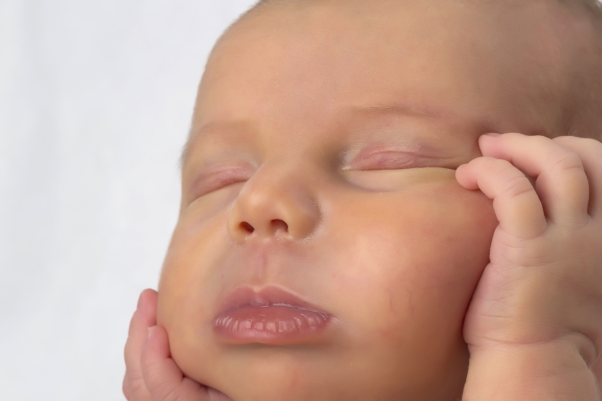 Menina bebé na sessão de estúdio