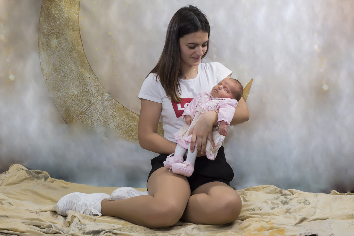 Bebé na sessão fotográfica com a irmã mais velha