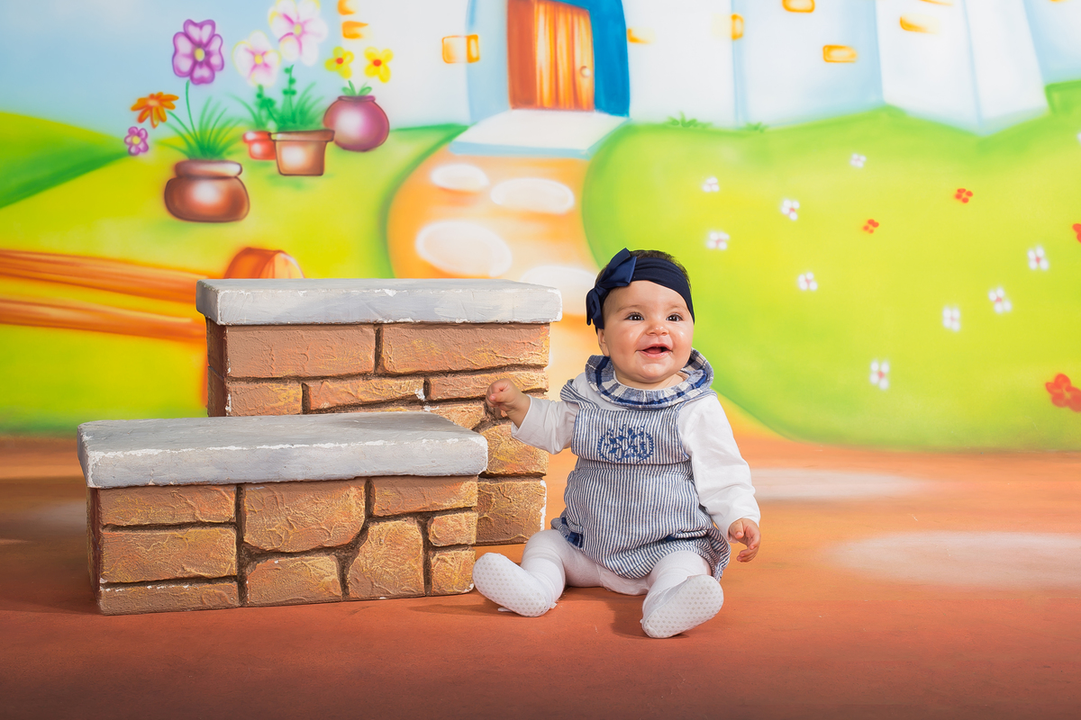 Bela bebé na sessão fotográfica de estúdio