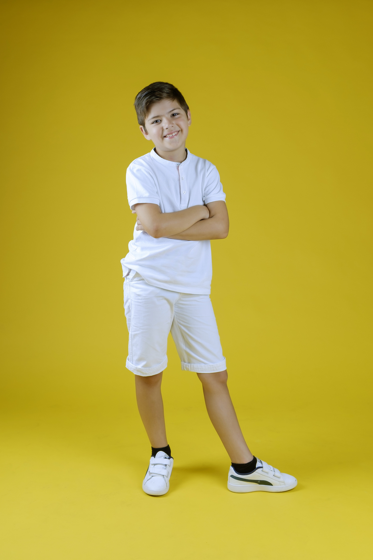 Menino na sessão fotográfica de estúdio em Arouca