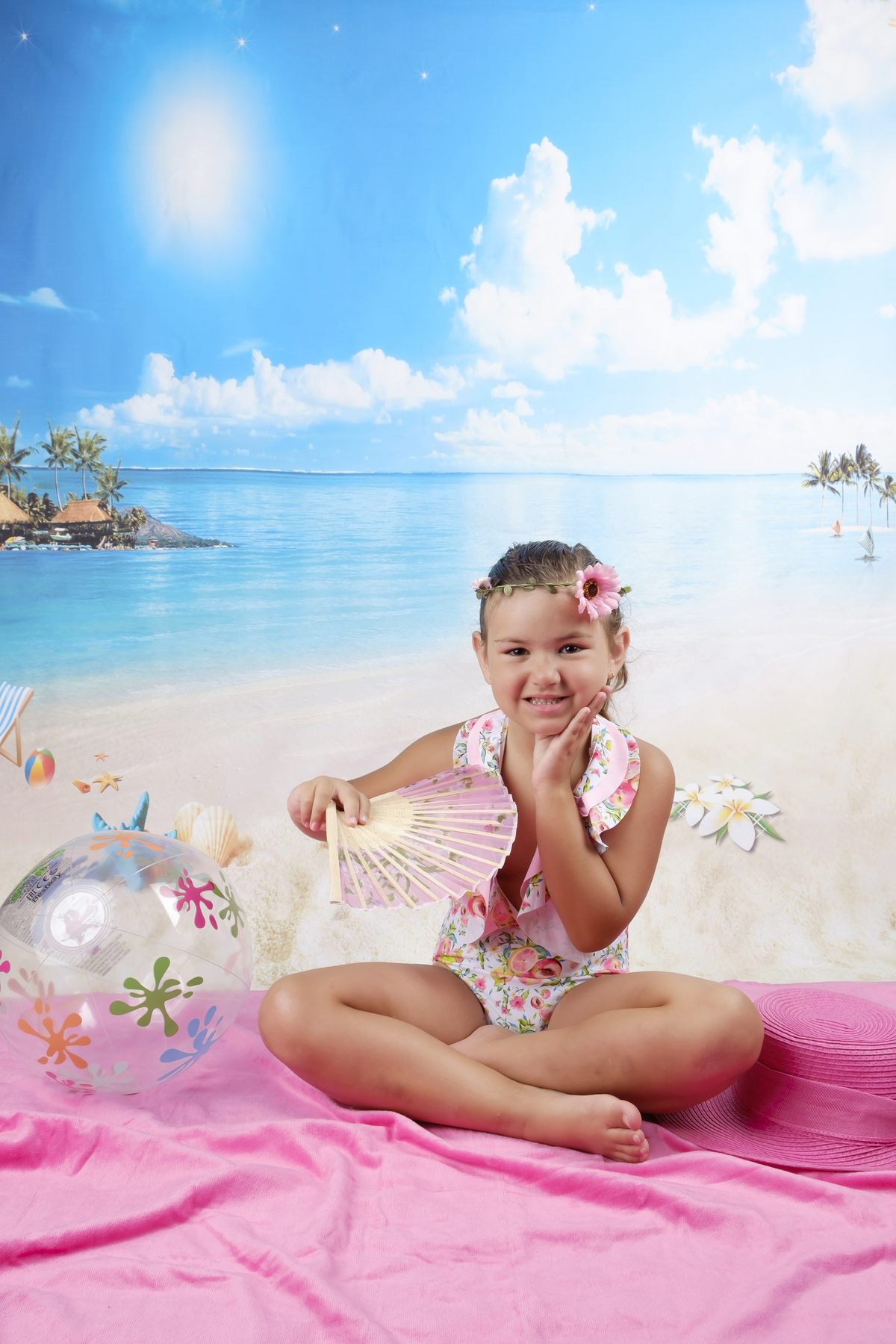 Menina de fato-de-banho na sessão de estúdio