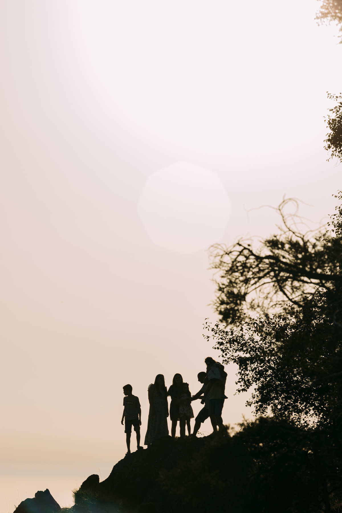 Família no por-do-sol 