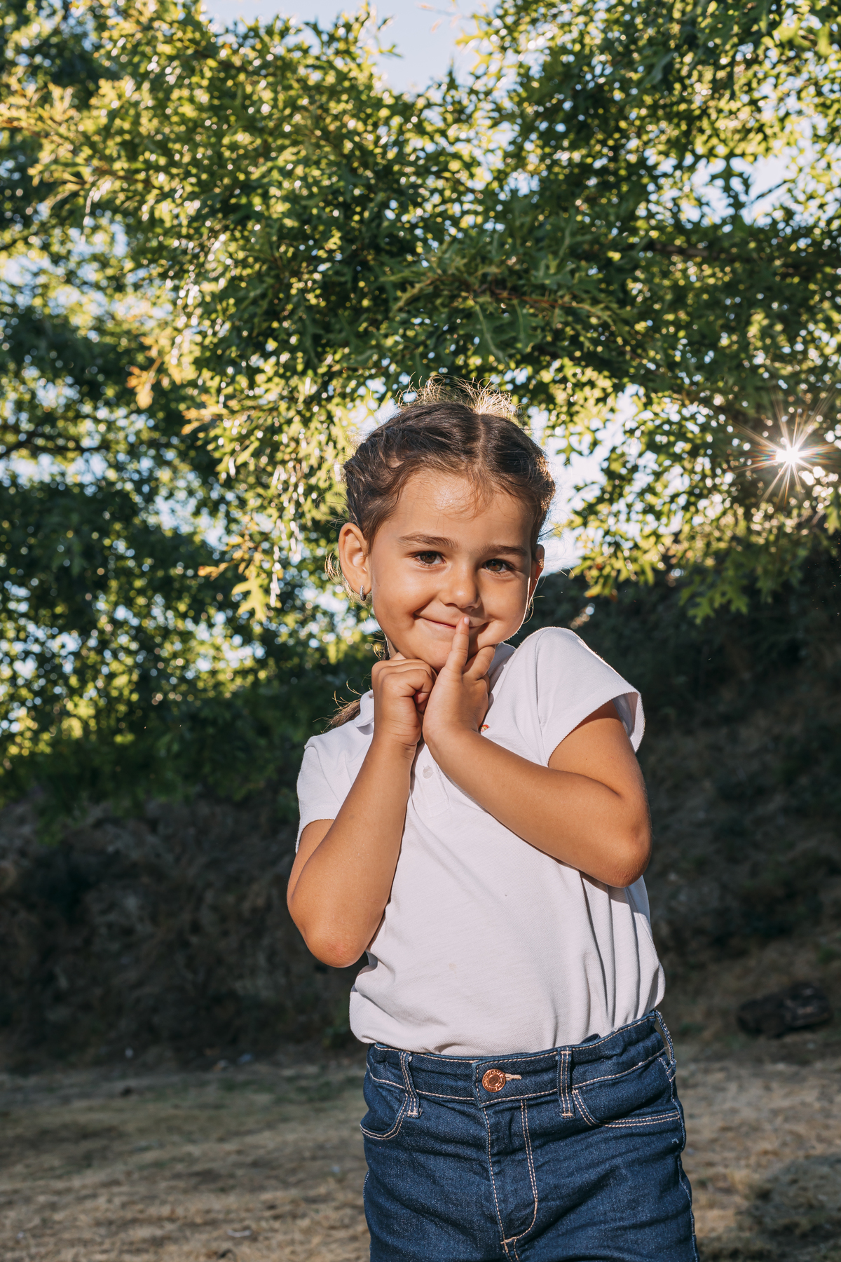 Menina feliz na Serra da Freita