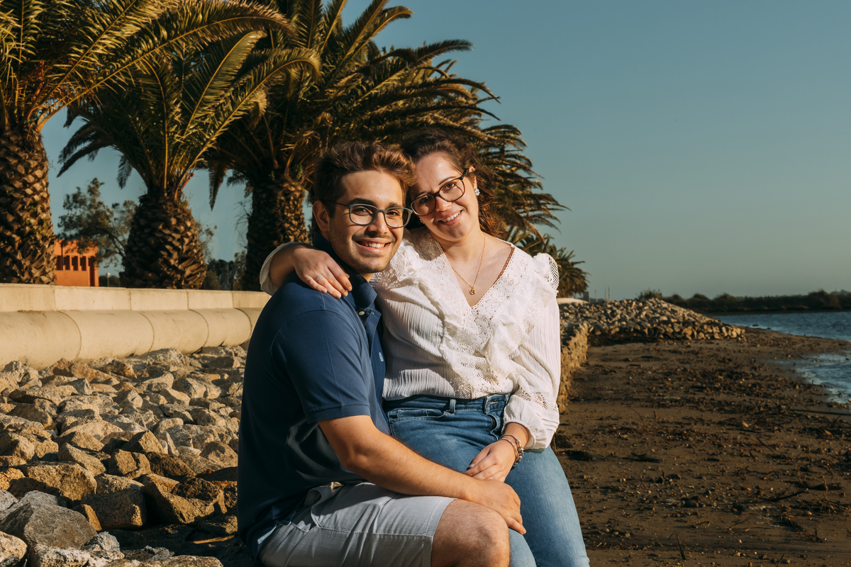 Noivos completamente apaixonados