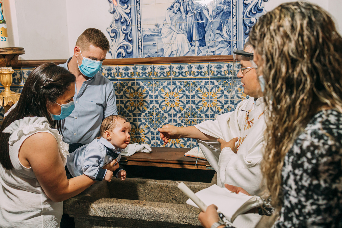 Bebé a ser batizado em Vale de Cambra
