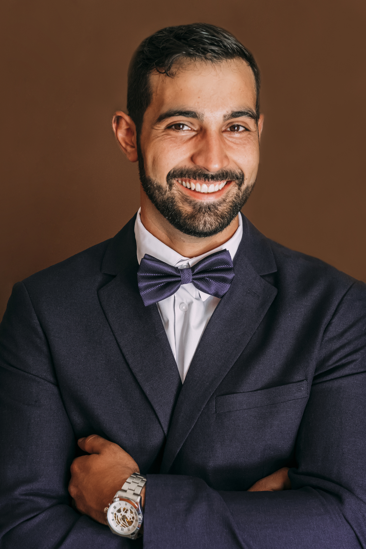 noivo feliz no seu casamento