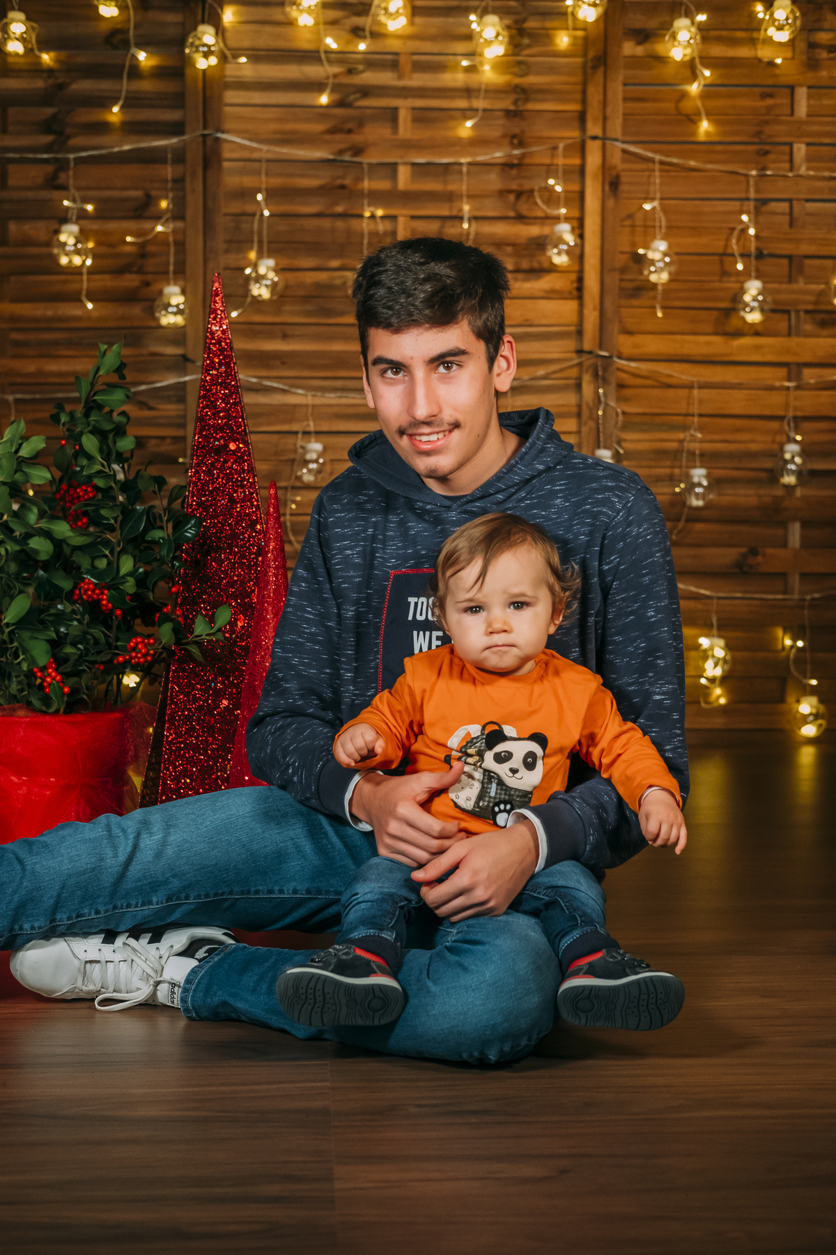 Irmãos na sessão fotográfica de natal