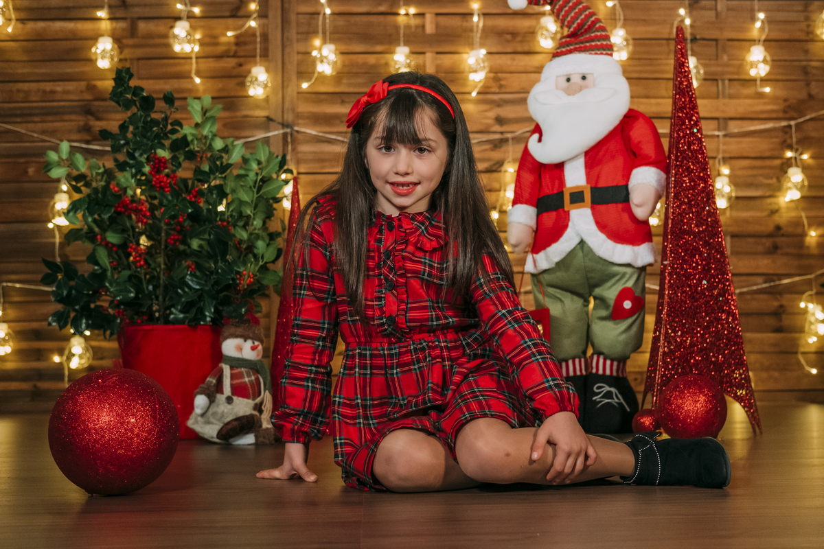 Menina na sessão fotográfica de Natal em estúdio