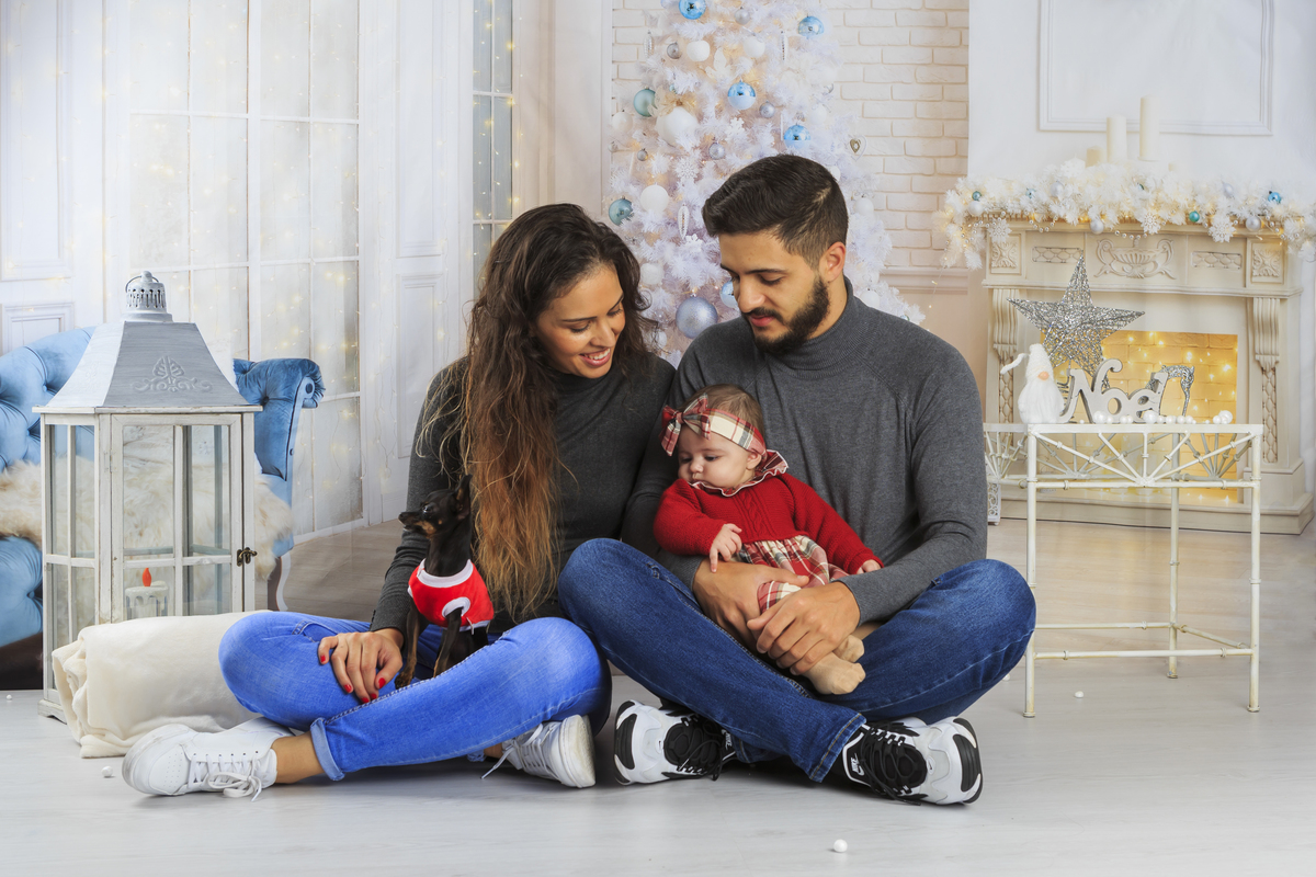 Pais e filha na sessão de Natal
