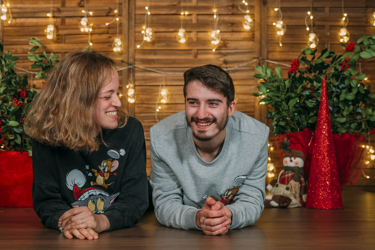 Casal apaixonado na sessão fotográfica 