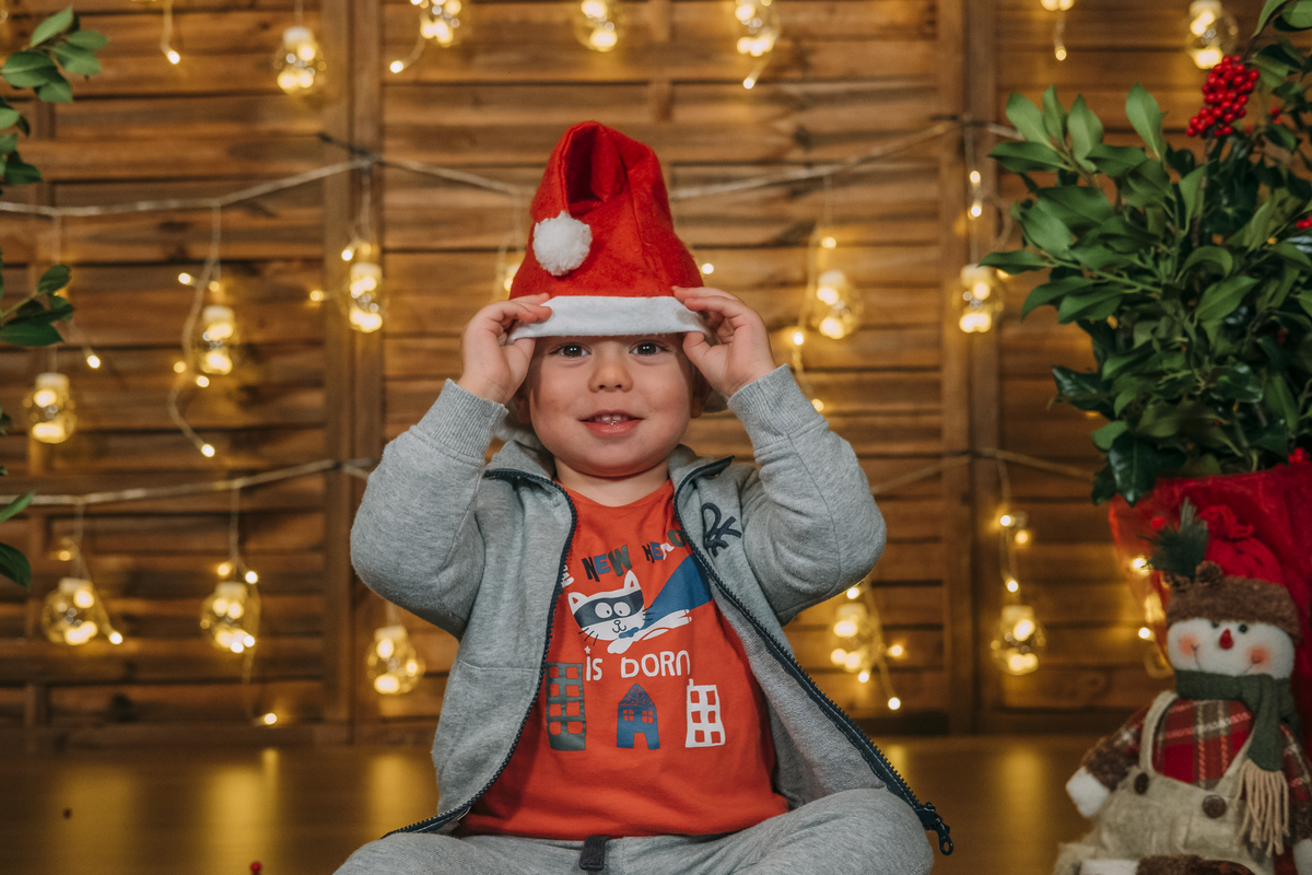 Menino na sessão de Natal
