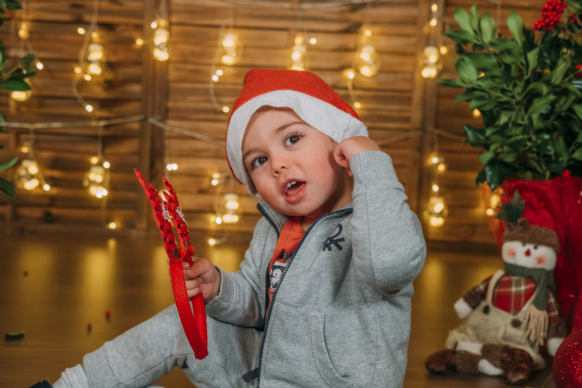 Menino na sessão fotográfica de Natal em Vale de Cambra