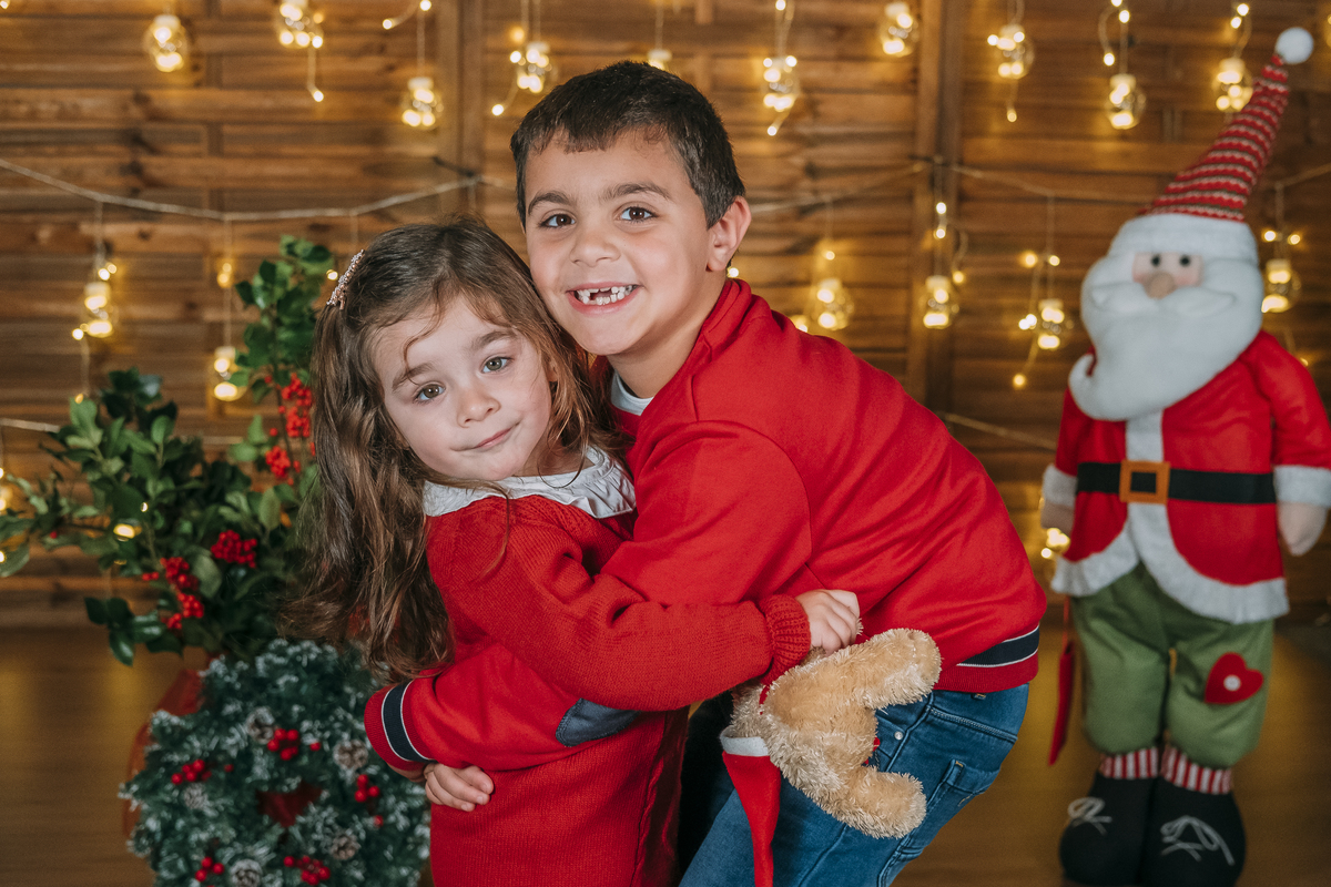 Irmãos na sessão de Natal