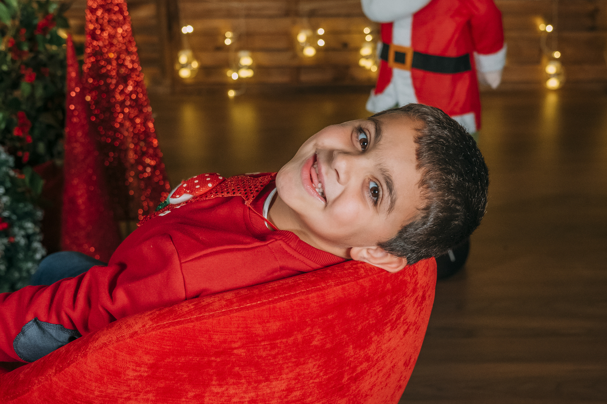 Menino na sessão fotográfica