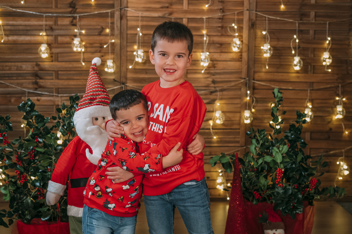 Irmãos na sessão de Natal