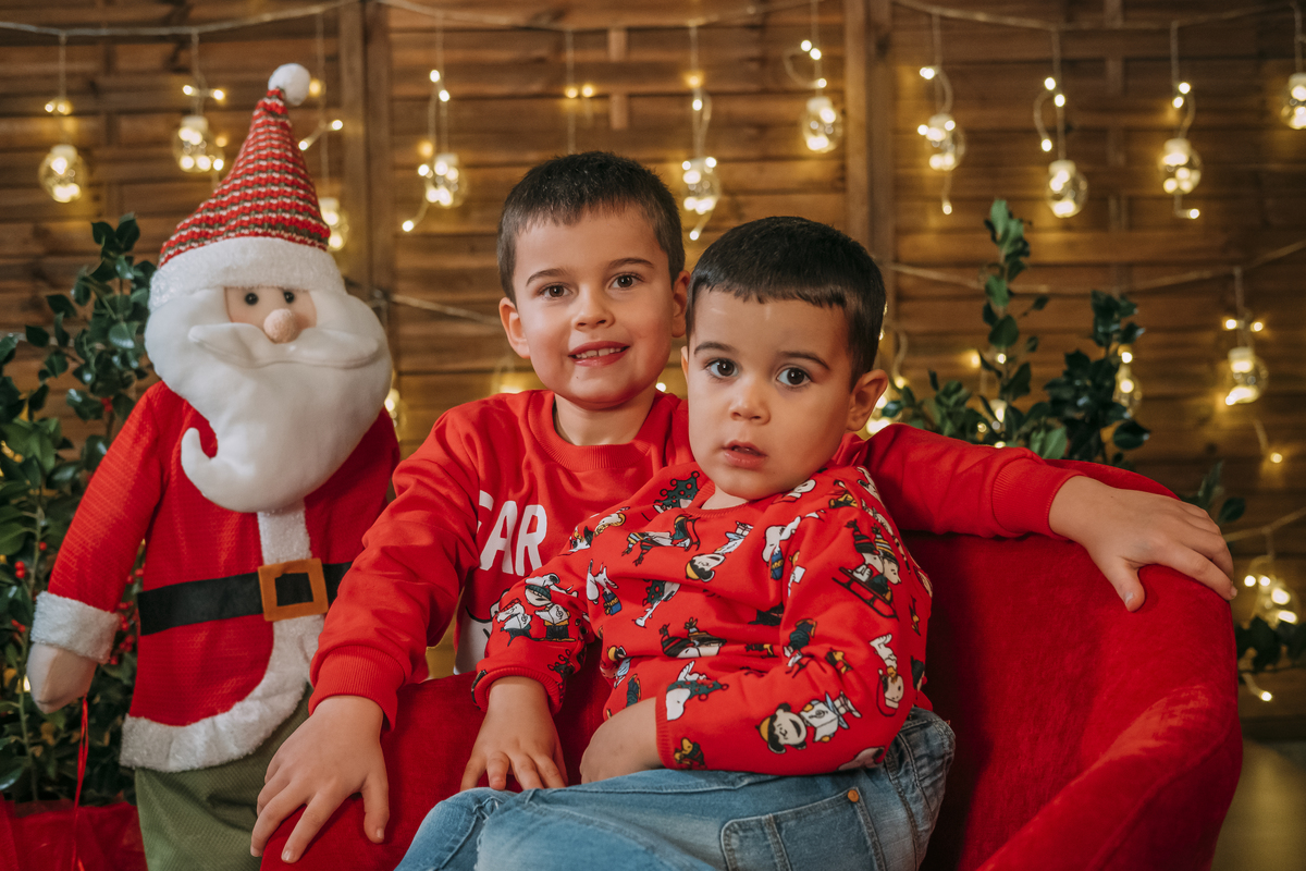 Irmãos na sessão fotográfica de Natal em Vale de Cambra