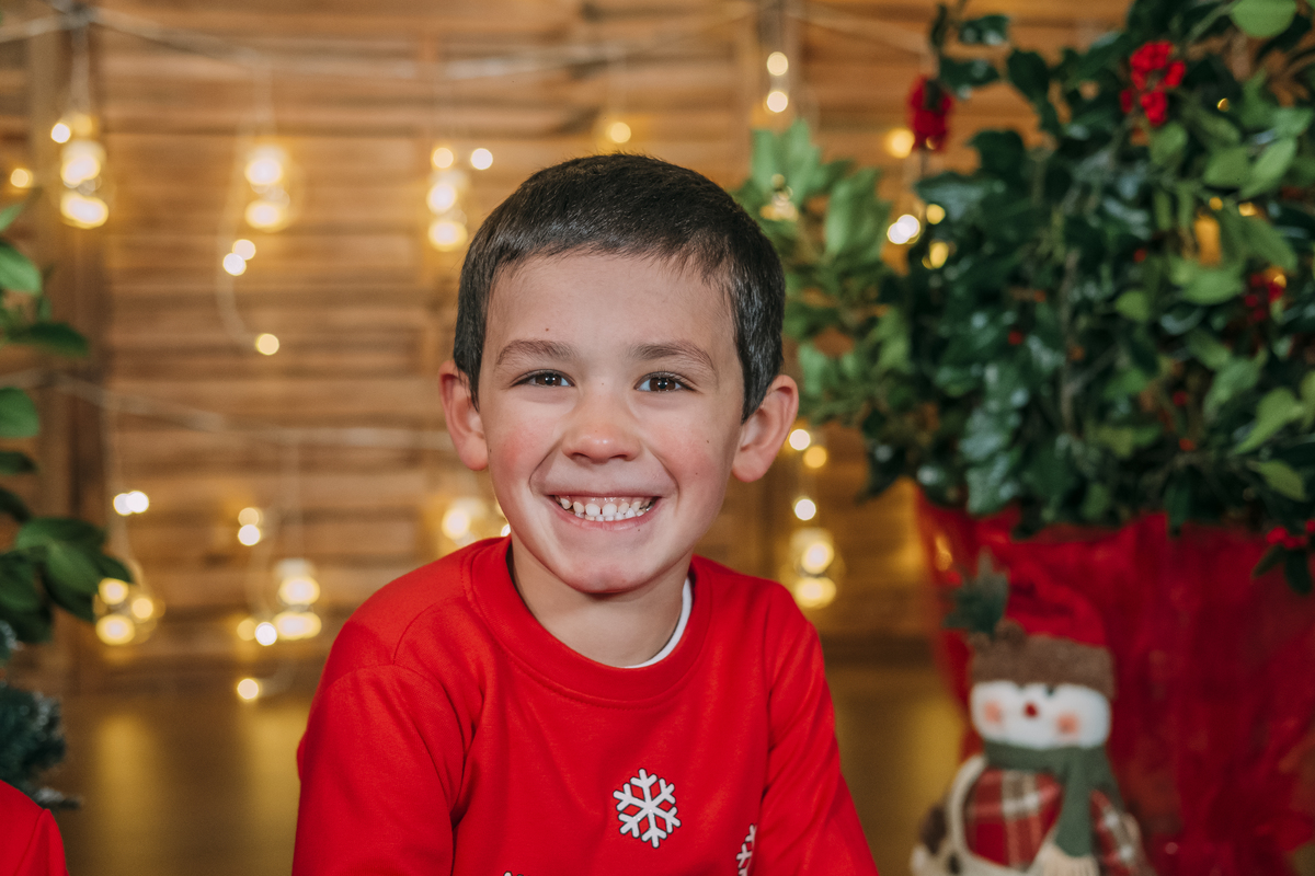 Menino na sessão de Natal