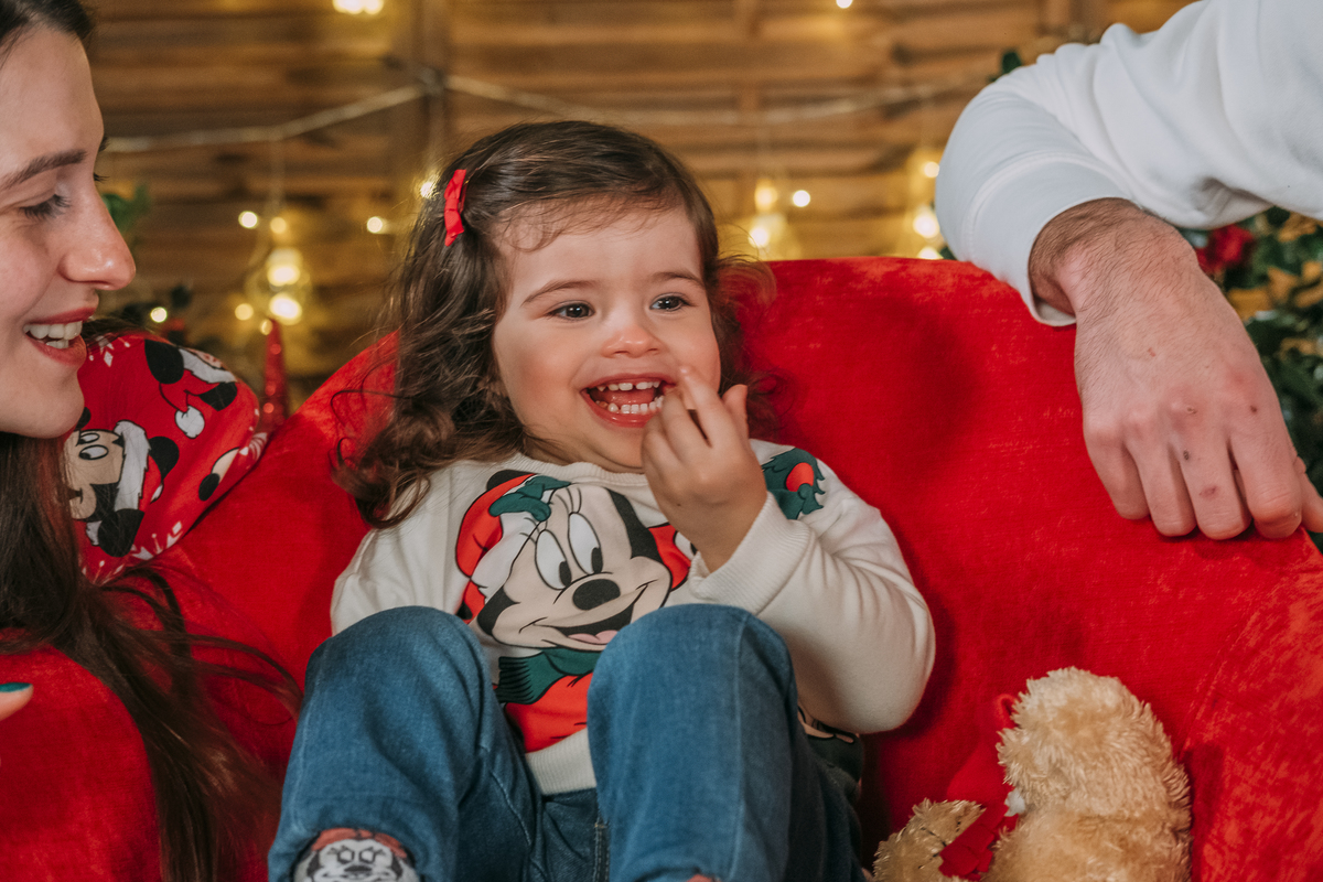 Menina na sessão de Natal na Foto David Marques