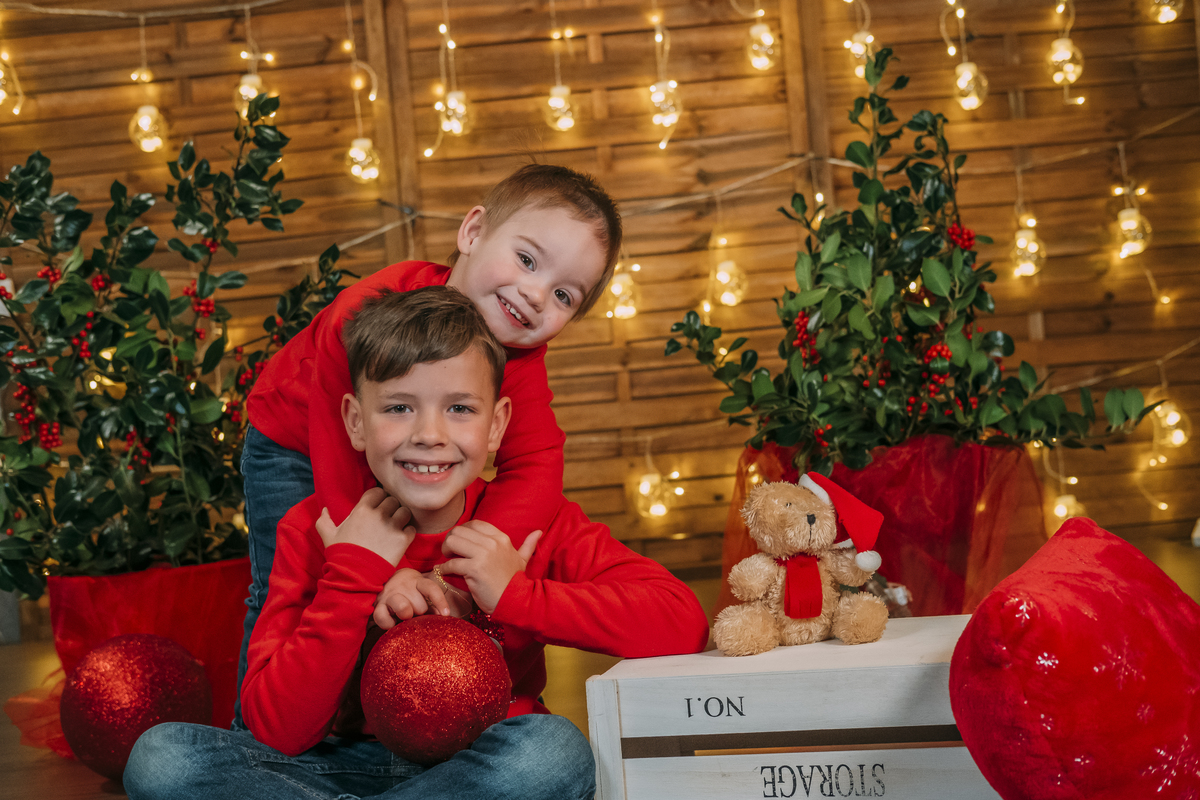 Meninos na sessão de Natal